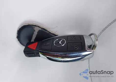 2016 Mercedes-Benz C 300 4Matic z USA, uszkodzony, nr VIN 55SWF4KB3GU116494